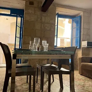 Traditional Townhouse In The Hearth Of La Valletta