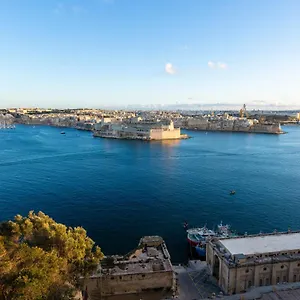 Large 3 Bedroom La Valletta